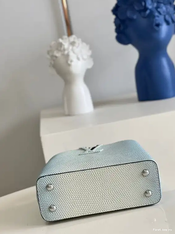 First bag ru LOUIS MINI CAPUCINES VUITTON 0527